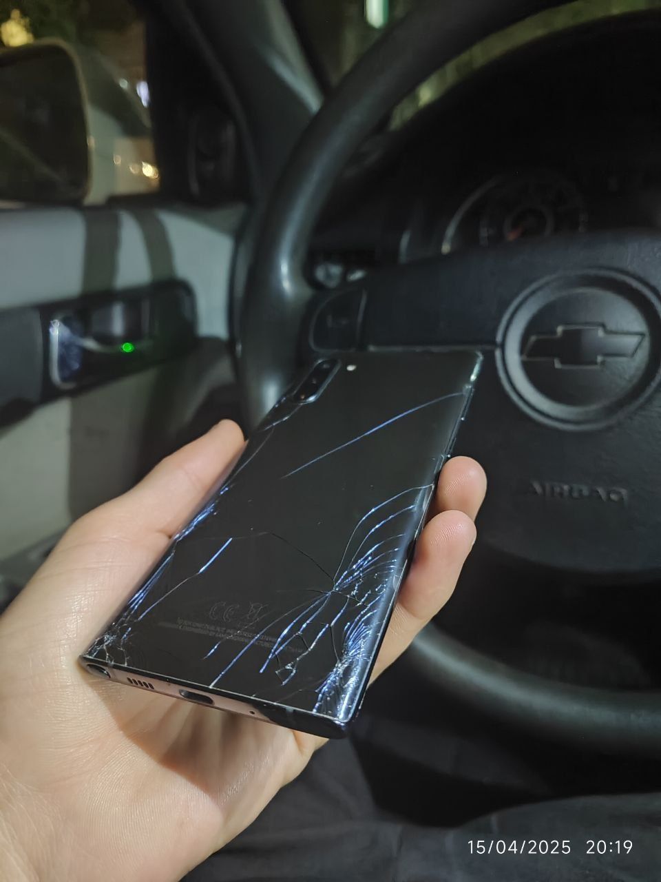 Samsung note 10ishlatilgan aybi ekran singan dakument karobka yuq