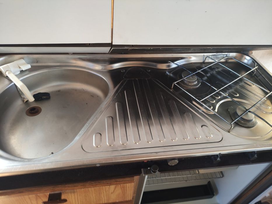 Каравана BURSTNER 4508
Производство март 1993 г.
Спални места - 5 броя