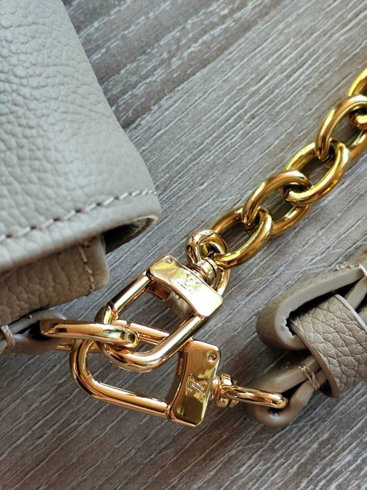 Louis Vuitton Кожена Дамска Чанта с Верижка и Каишка Бежов цвят