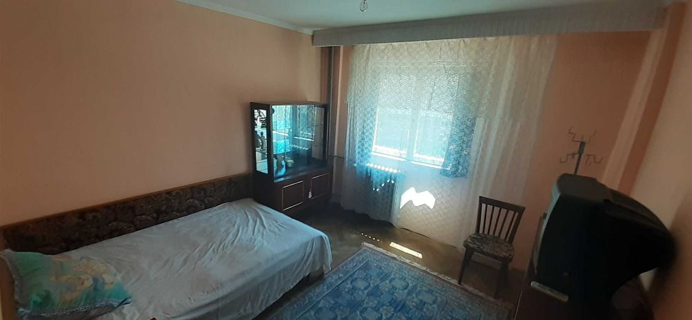 Închiriez apartament 3 camere decomandat