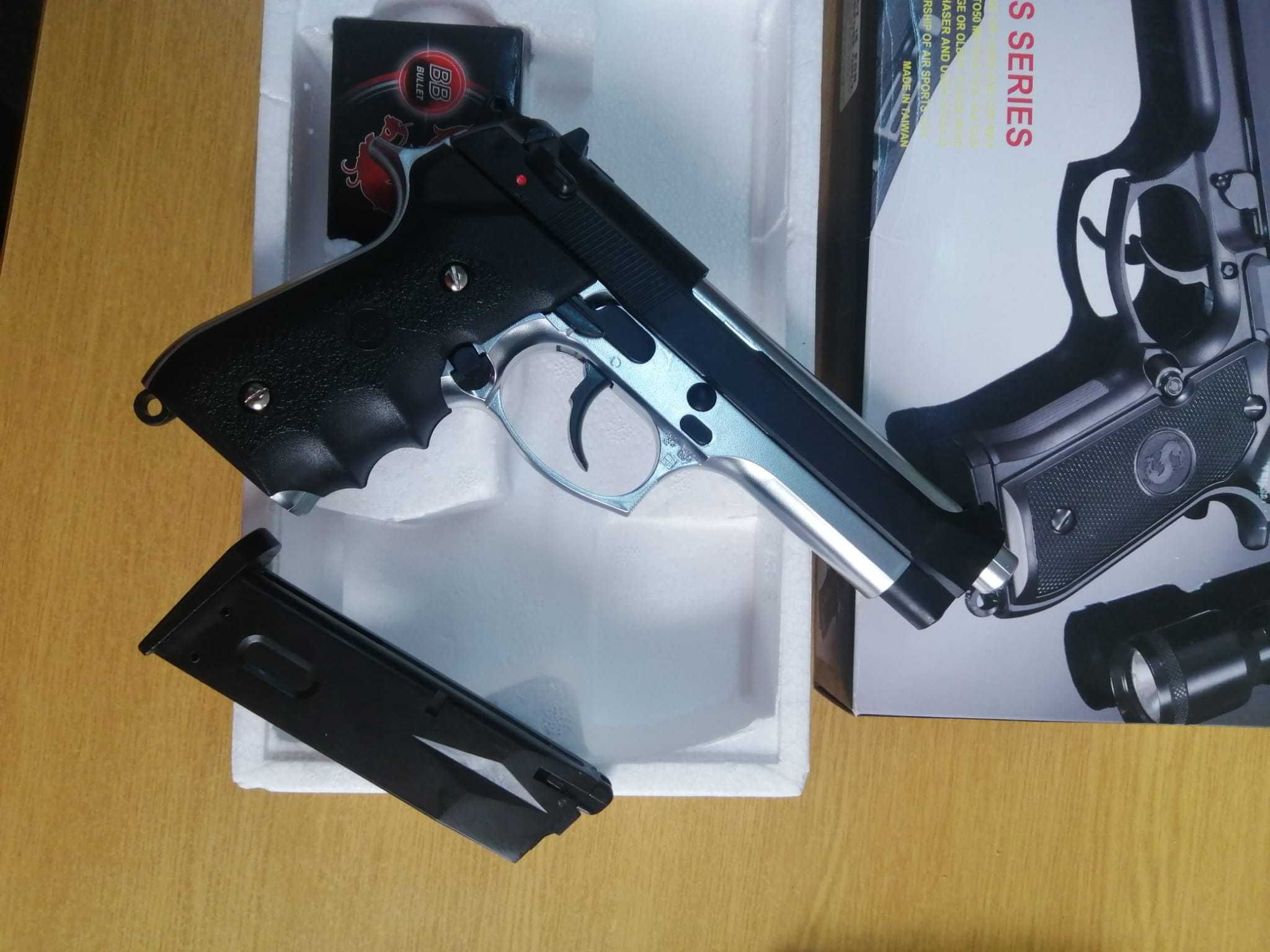 Replica KJW M9 A tactical grip