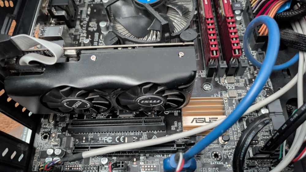 Vând calculator office