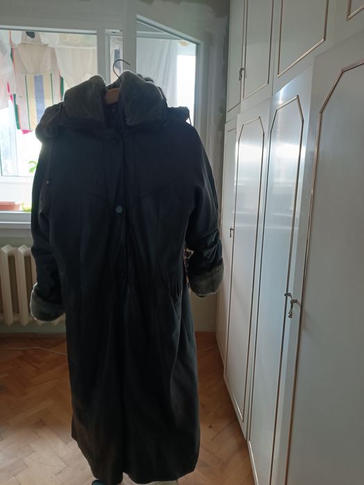 Продавам дамско манто
