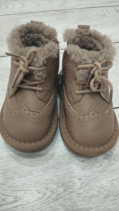 Продам зимние ботинки