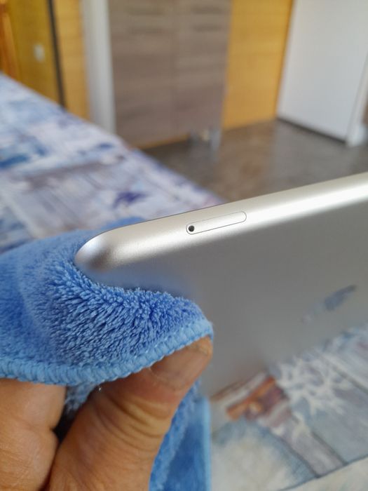IPAD GEN 6nefolosit,wi-fi+celular