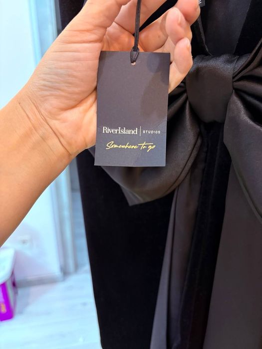 Продам новое короткое нарядное красивое платье .