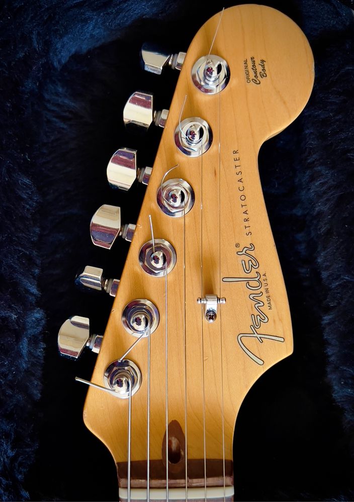 Американски Fender Stratocaster 2000г. продавам