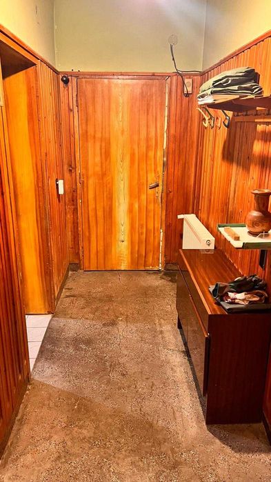 ПРОДАВА СЕ: Просторна двуетажна къща с двор и чудесна локация!