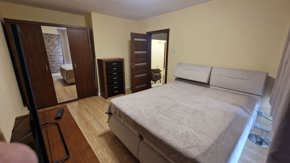 Apartament 4 camere de inchiriat