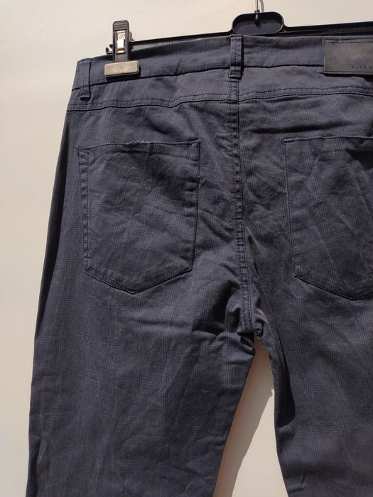 Pantaloni marca Zara