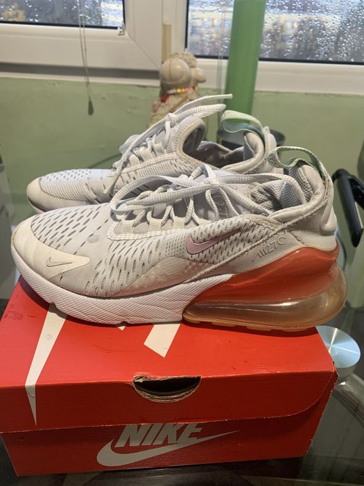 Продавам оригинални маратонки NIKE AIR MAX 270