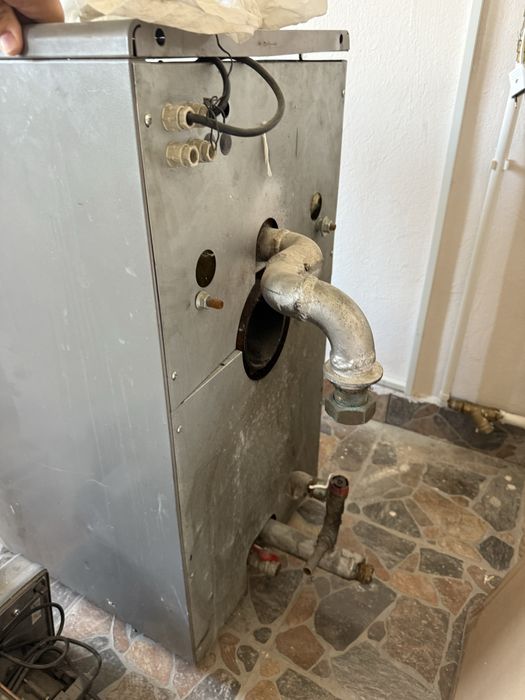 Vand centrala pe ulei si combustilil boiler cu serpentina si butoaie
