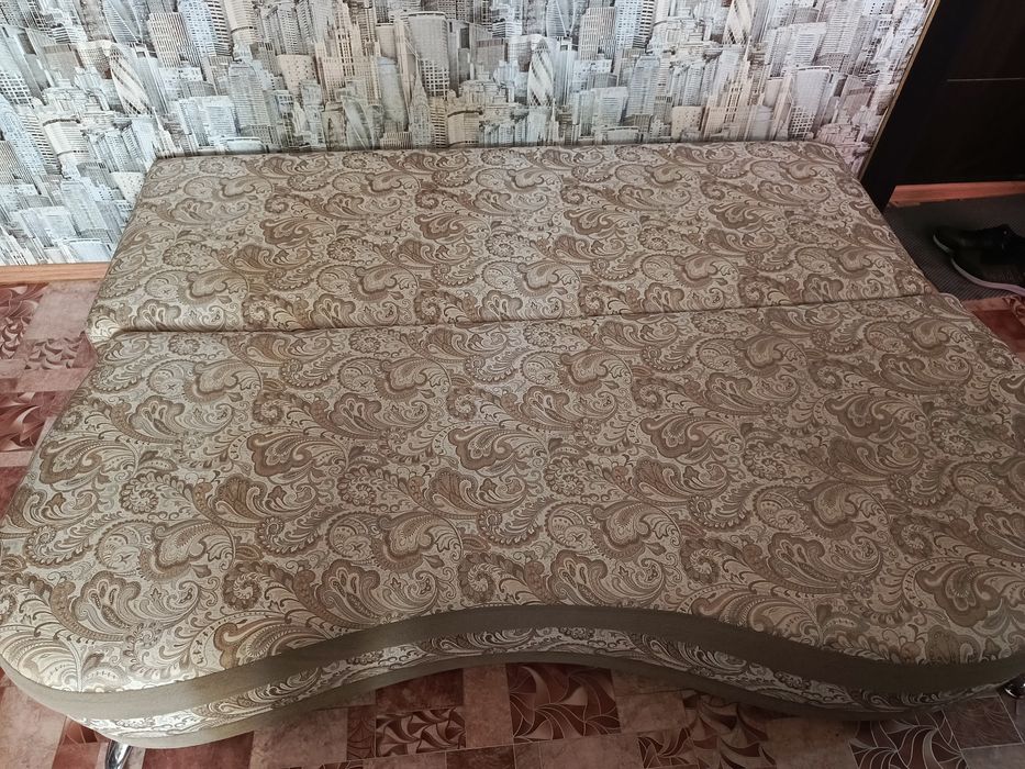 Продам хорошую софу (диван)
