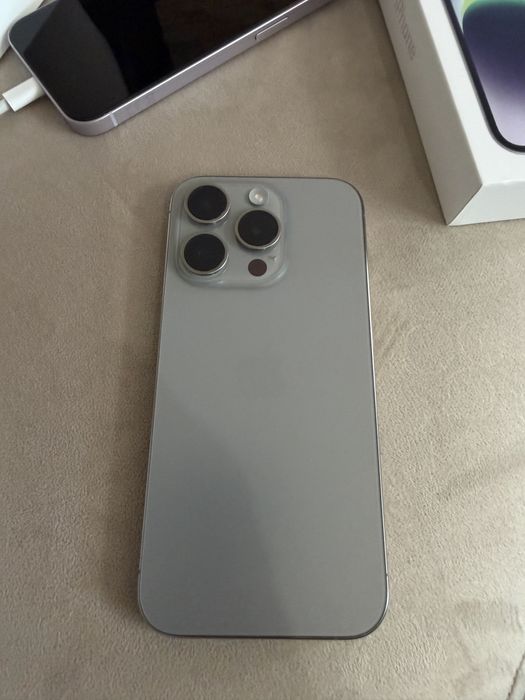 IPHONE 15 pro перфектен