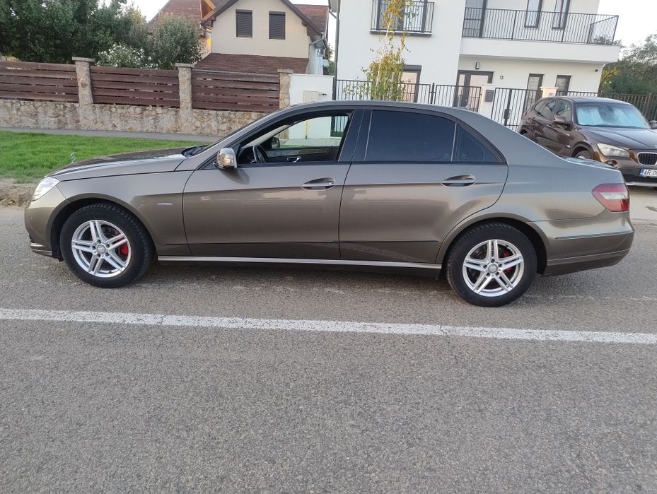 Vând Mercedes E Class  E200 CGI 184Cp Benzină