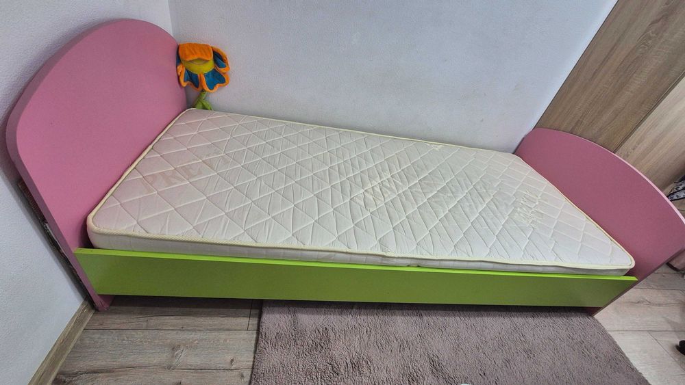 Pat pentru o persoană cu saltea ortopedică