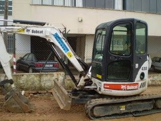 Închiriez buldoexcavator miniexcavator mini  încărcător bobcat picon