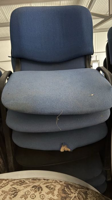 Офис стол - разполагам с бройки.