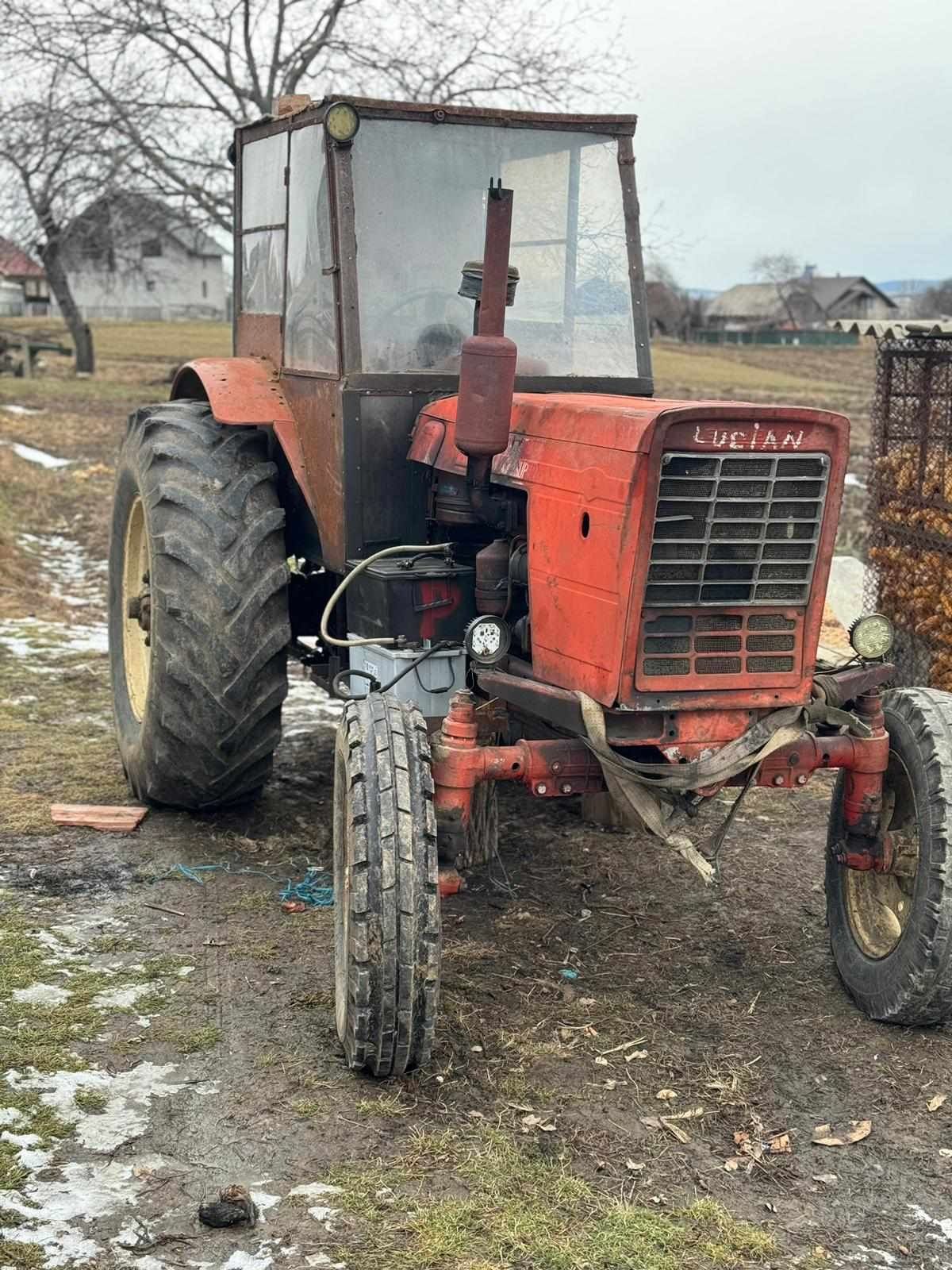 Vând tractor belarus