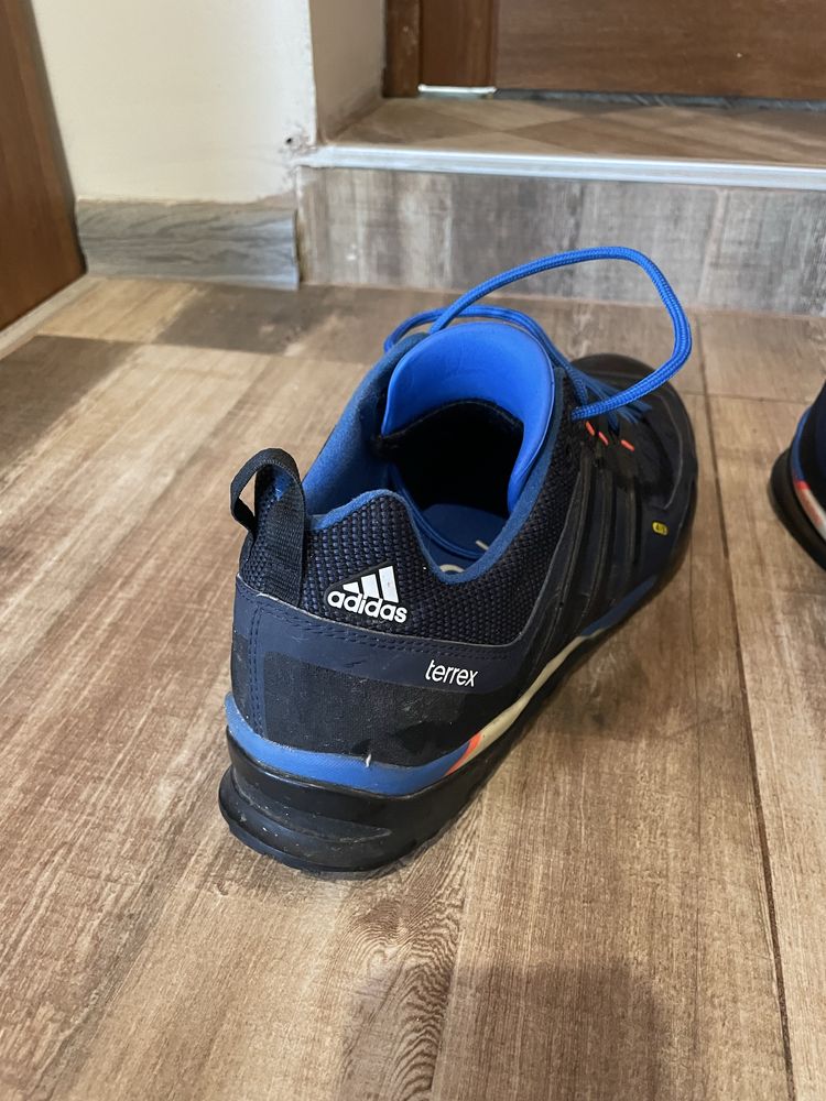 Adidas terrex ……………………….