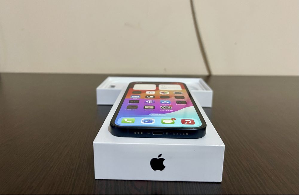 iPhone 12 - Full Box
