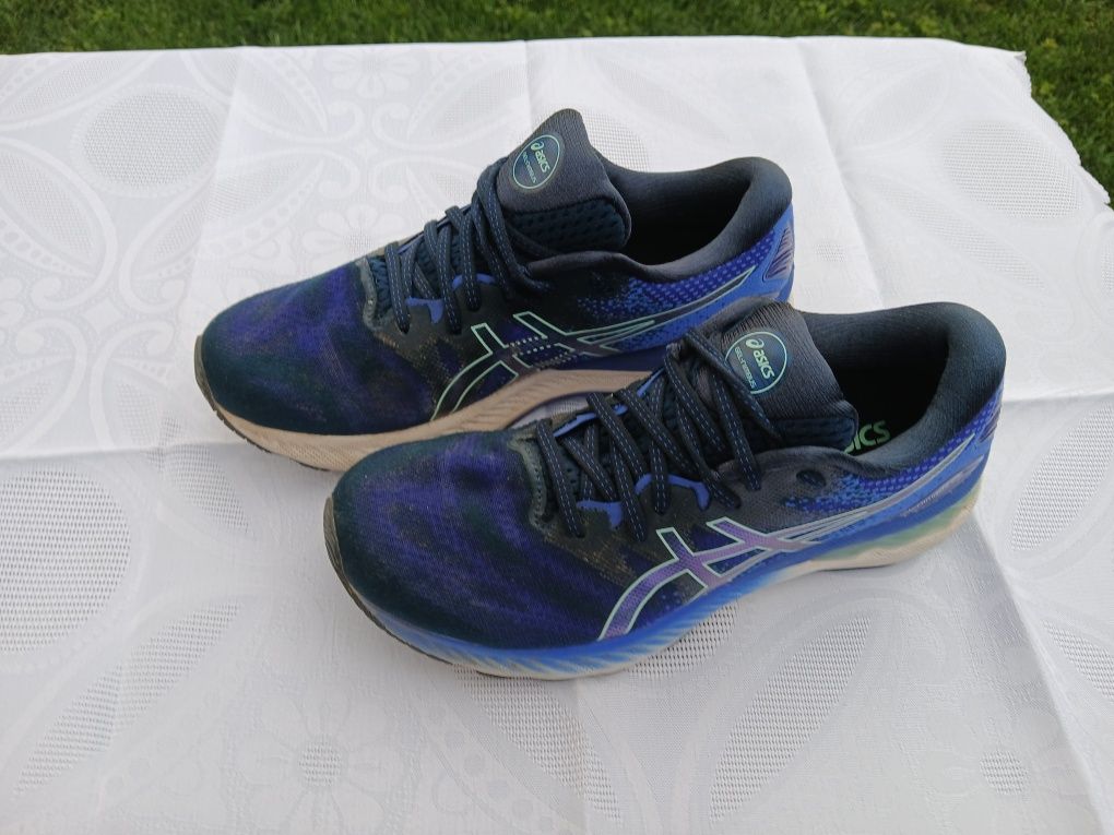 Маратонки asics и adidas