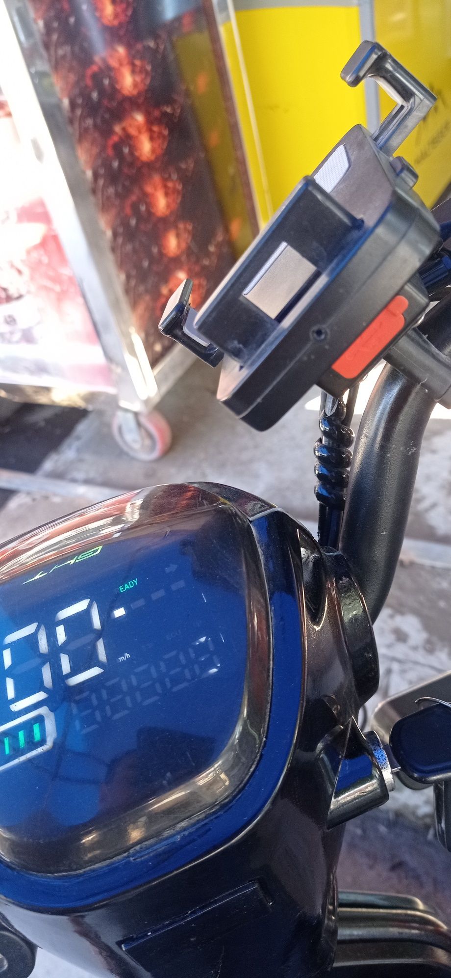 Skuter yurgani 2400