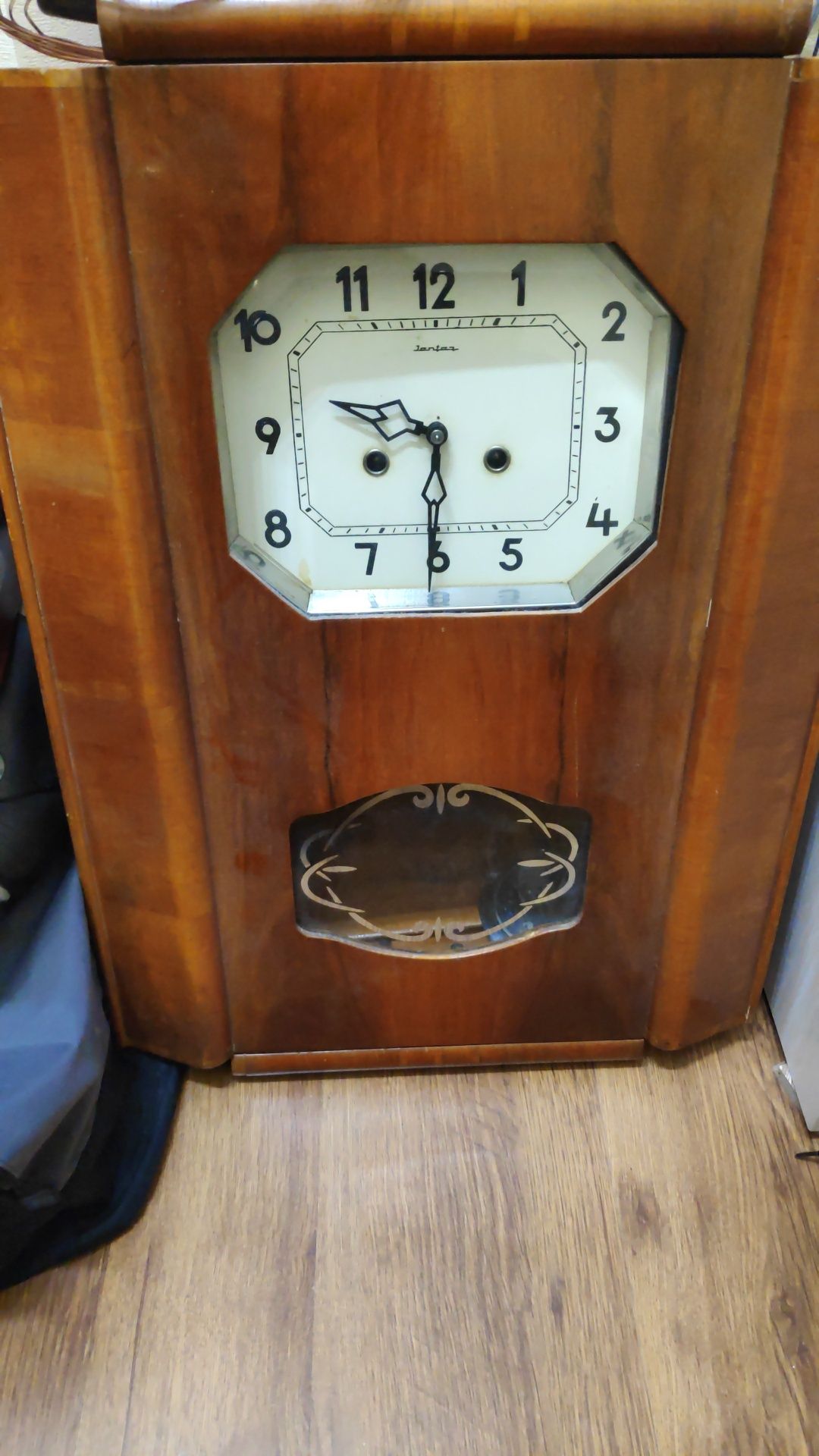 Часы янтарь очень старые СССР 67года