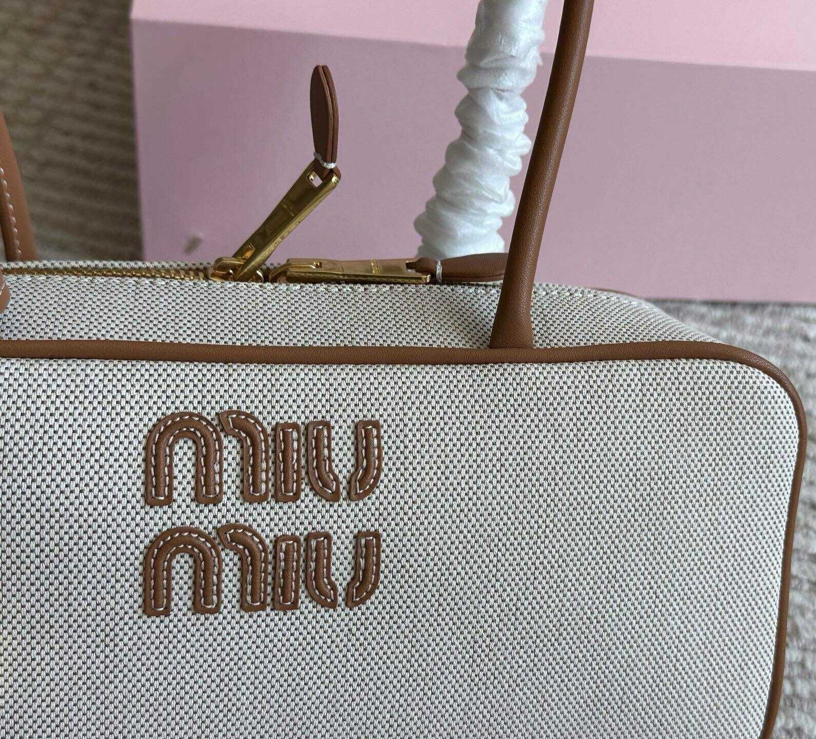 Дамска чанта Miu Miu