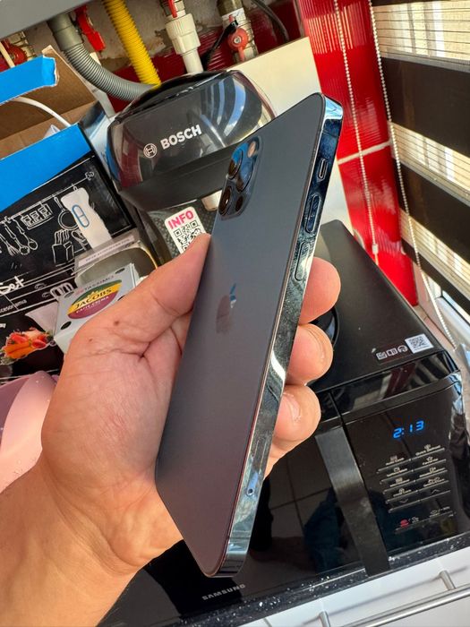 Iphone 12 PRO 256gb( fisurat 1cm colt stanga spate)