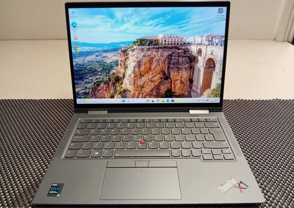 Lenovo ThinkPad X1 Yoga Gen 6 -Touchscreen 360 i7-1185G7, 16GB, 256GB,
