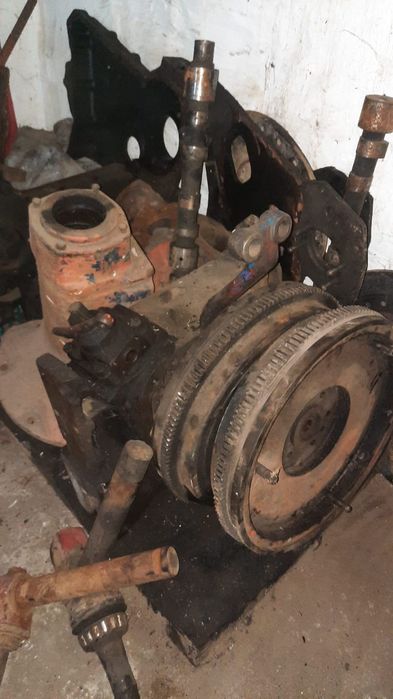 Vând piese  si utilaje tractor u650