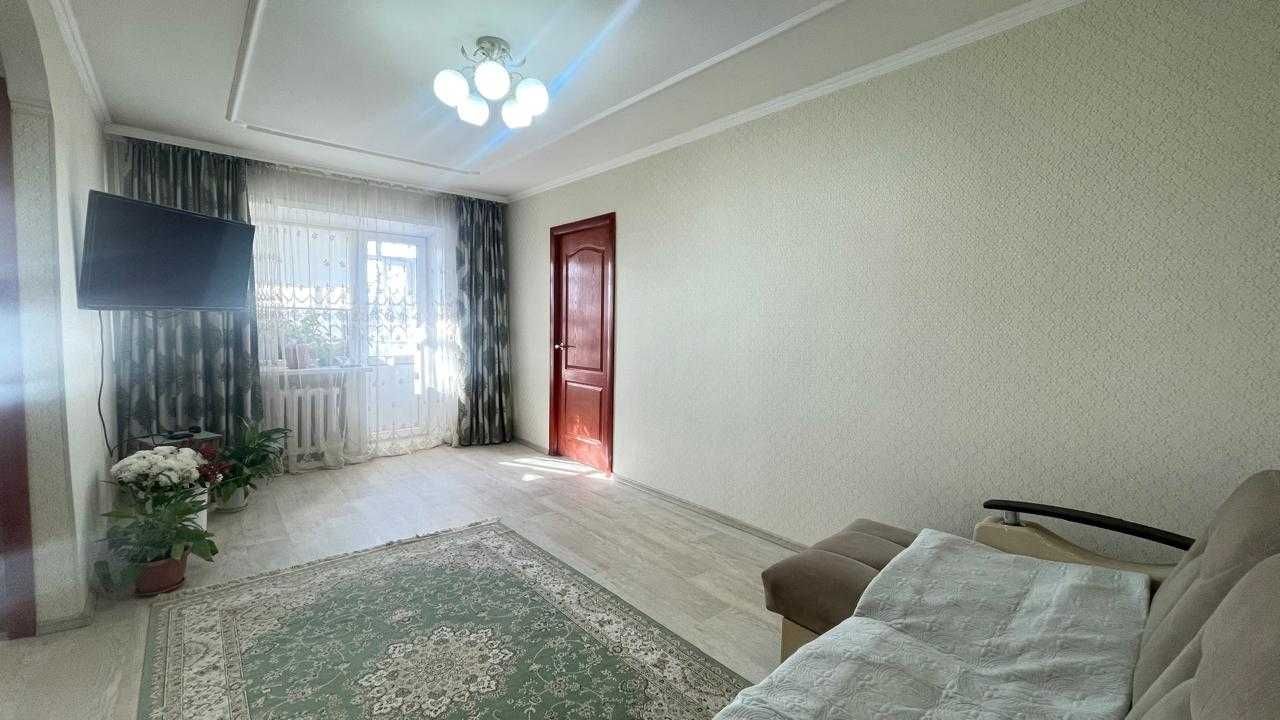 Продам 2 ком. В центре города. Университет