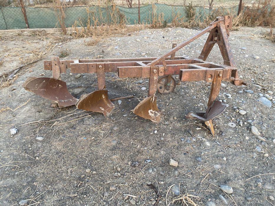 Трактор учун плуг