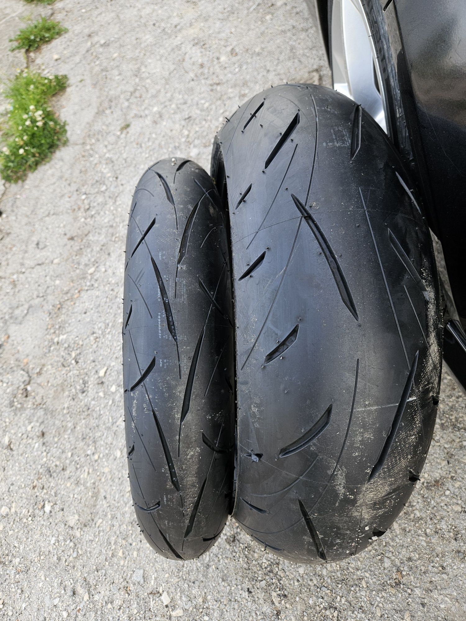 Комплект гуми за мотор
dunlop roadsmart 2 190/50zr17 дот 6718
dunlop r