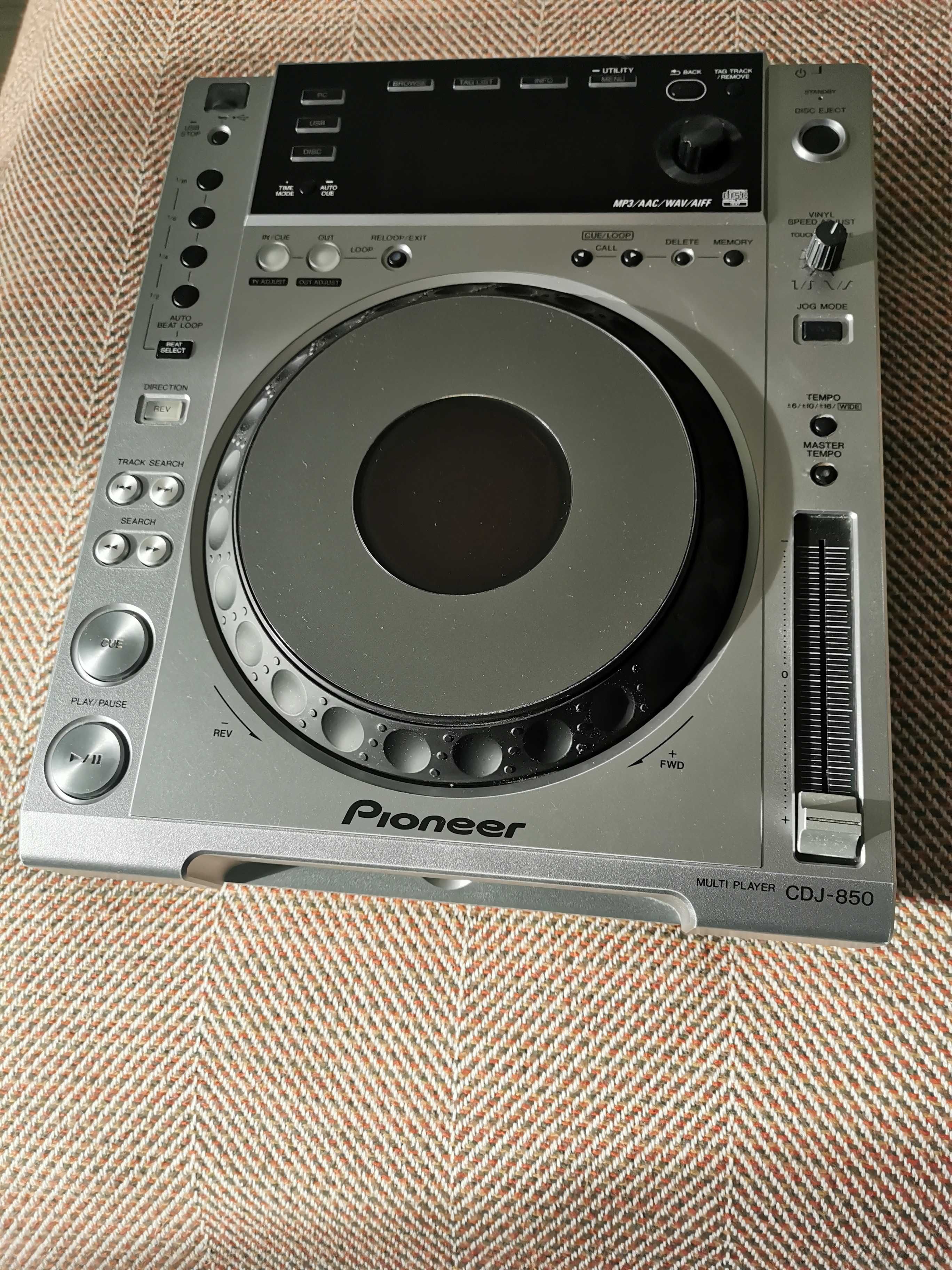 Комплект DJ плеъри Pioneer CDJ 850 с оригиналните кутии