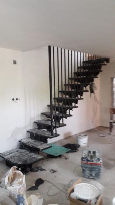 Scări interioare și exterioare.