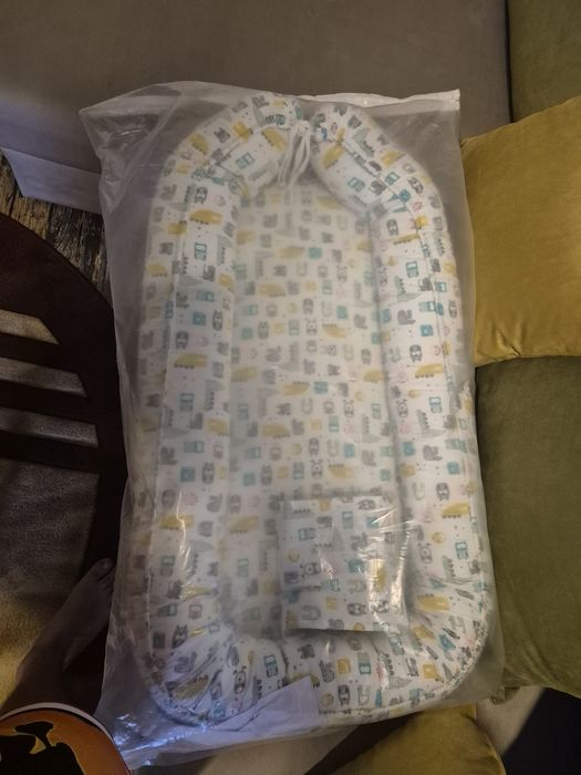 Vând baby nest nou