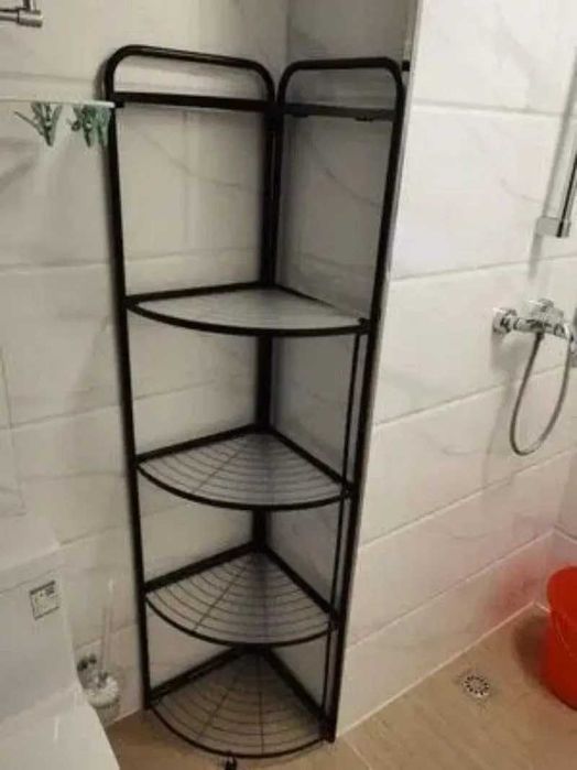 Угловой складной стеллаж имеет 5 ярусов