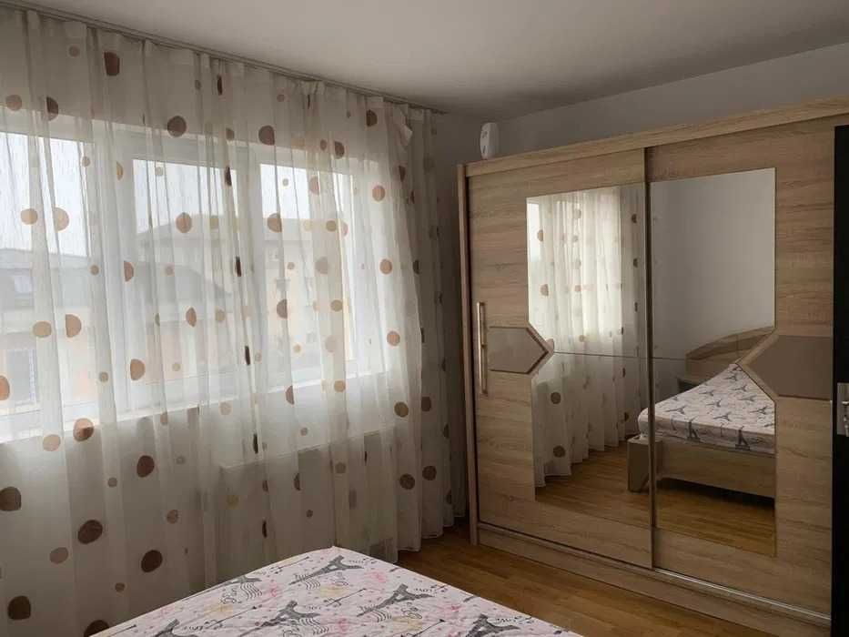 Închiriez apartament 2 camere, etaj 3/4, zona M4