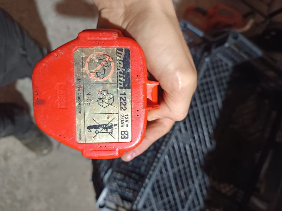 Makita.  6271 D. .