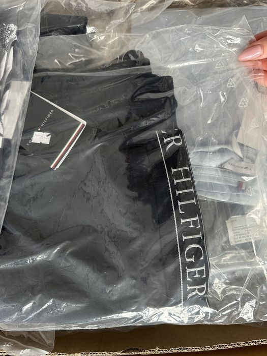 Stoc mix haine si incaltaminte Adidas, Hilfiger, Calvin Klein etc.