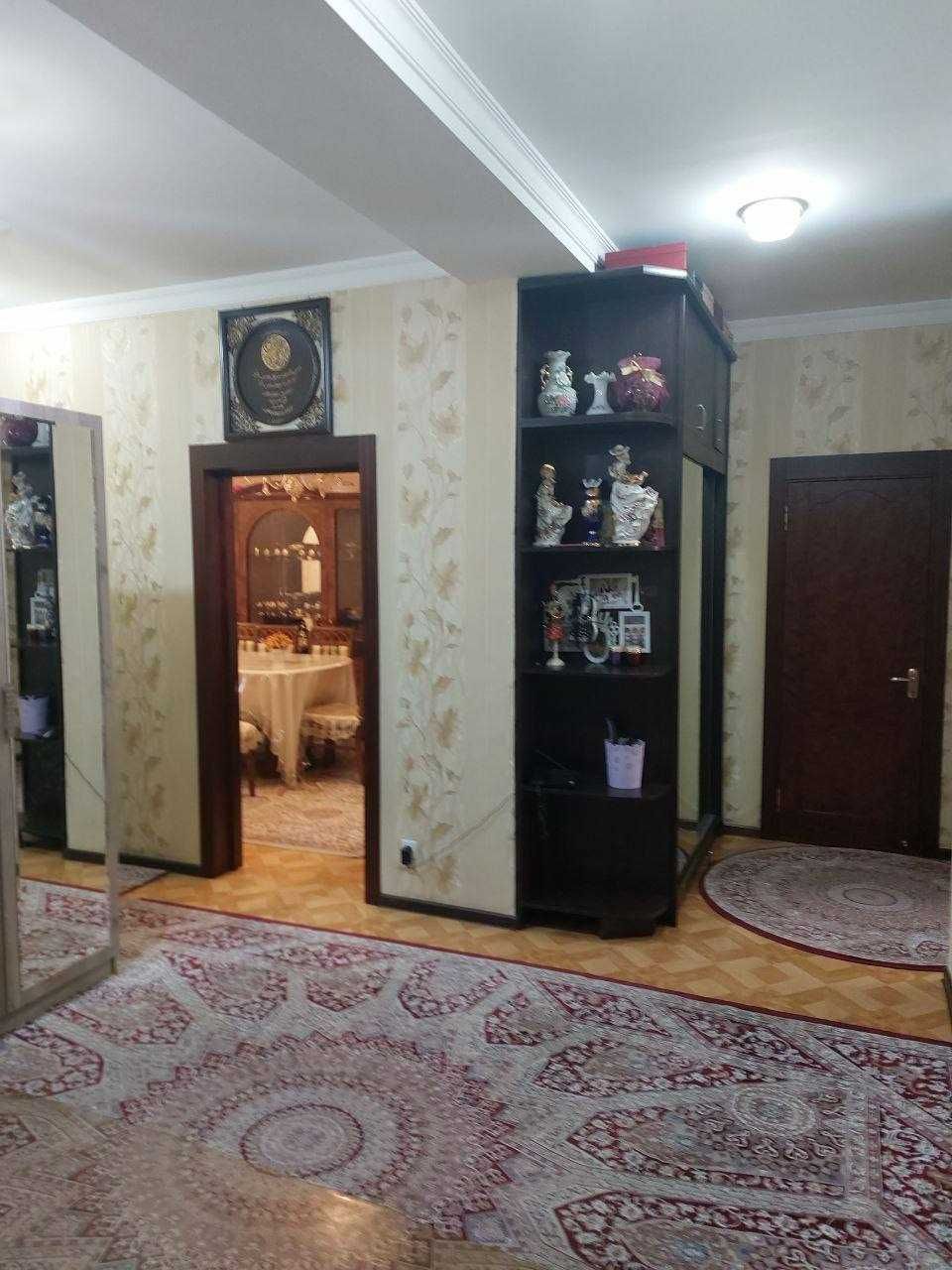 Продаётся 4-комнатная квартира в Юнусабаде, 17 квартал