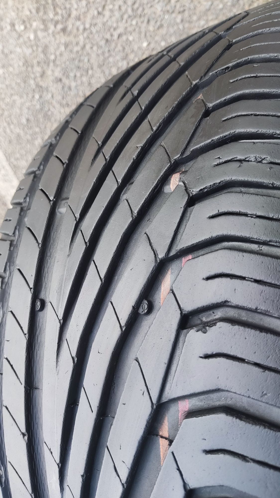 1бр. лятна гума 245/45/17 Uniroyal Rain Sport 
dot22
7.7mm
Добро състо