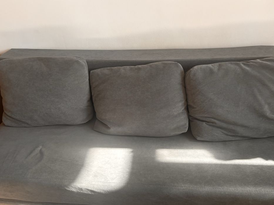 Бескаркасный диван