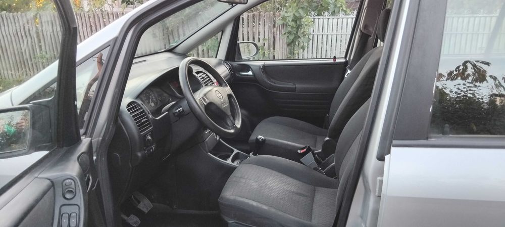 Opel. Zafira. 7 locuri.
