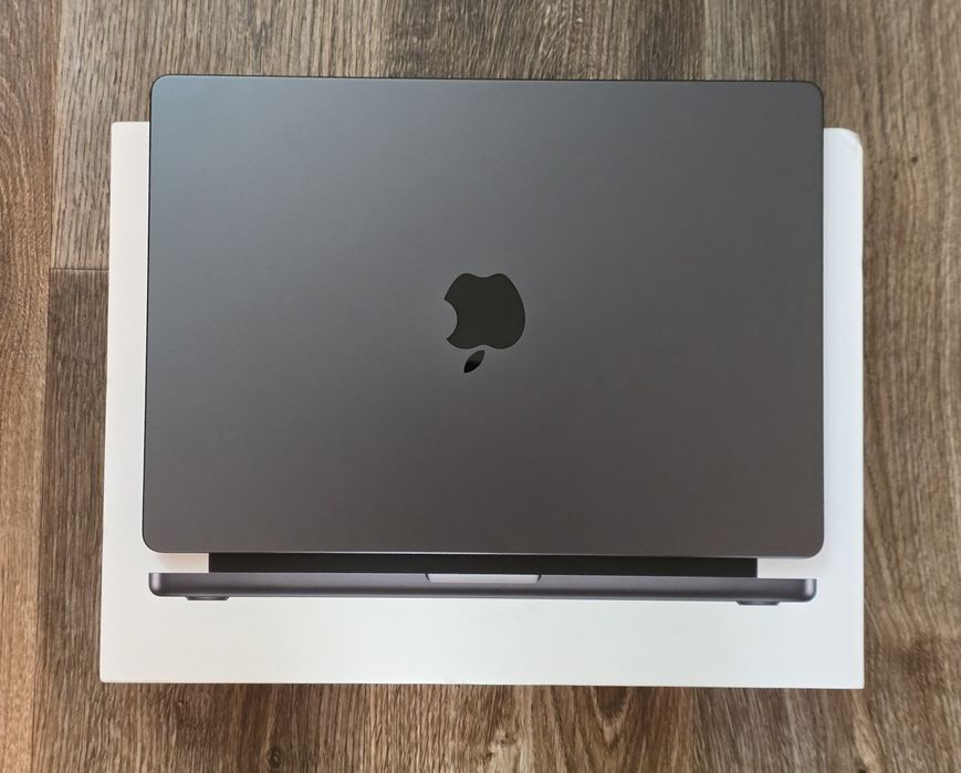 MacBook Pro 14 M5 16/512 новый