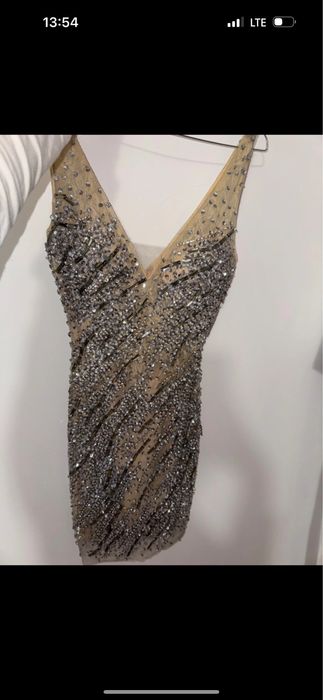 Vand rochie eleganda facuta manual