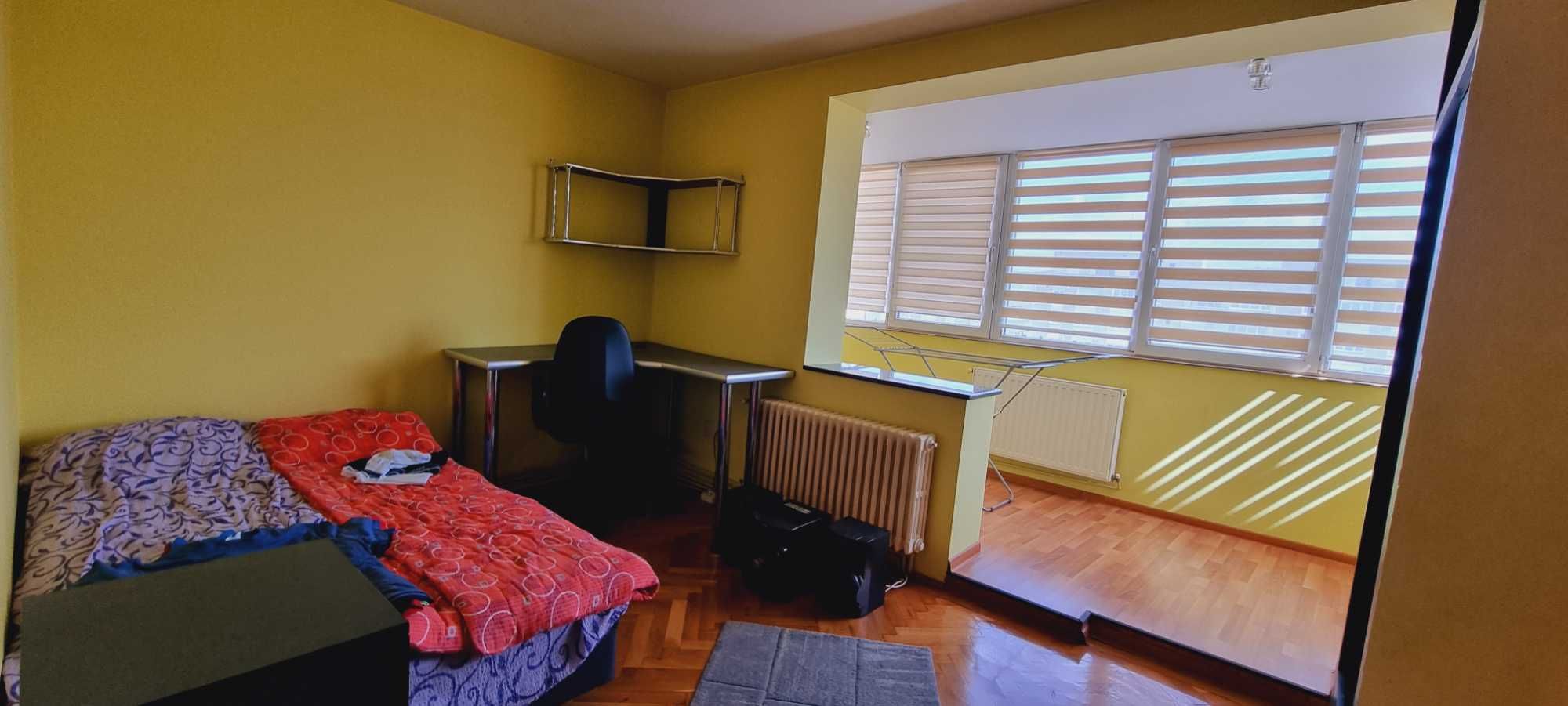 Vand sau schimb apartament 4 camere in Targu Mures, Dambu