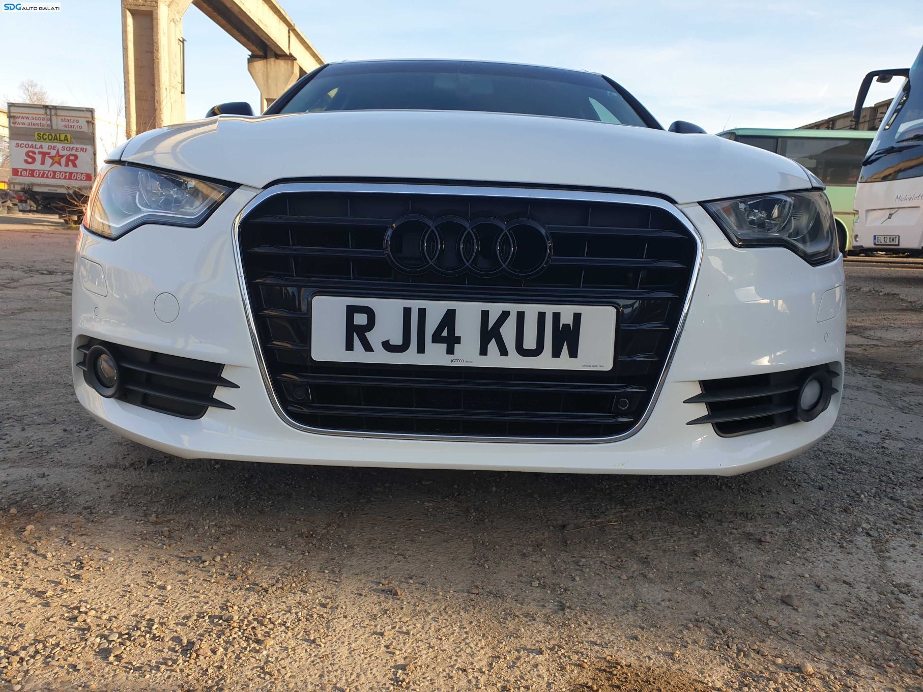 Bara Spoiler Fata FARA Grila cu Emblema cu Locas Senzori de Parcare si Spalatoare de Faruri Audi A6 C7 NFL Non Facelift 2011 - 2014 Culoare LY9C [K0782] [Depozit]
